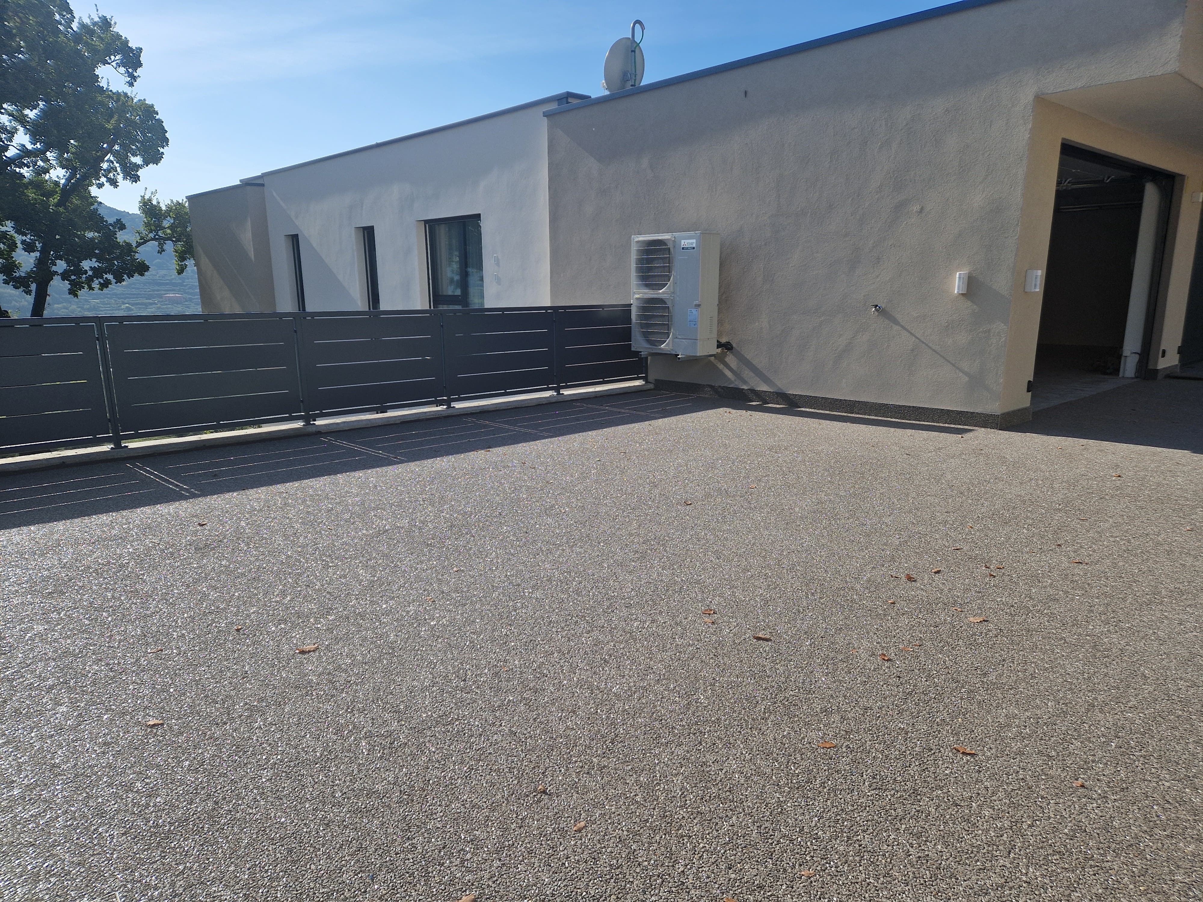 Ciottolini di marmo Bellamoli Granulati in uno Stein Teppich realizzato da Rievolution Srl (Vallese).