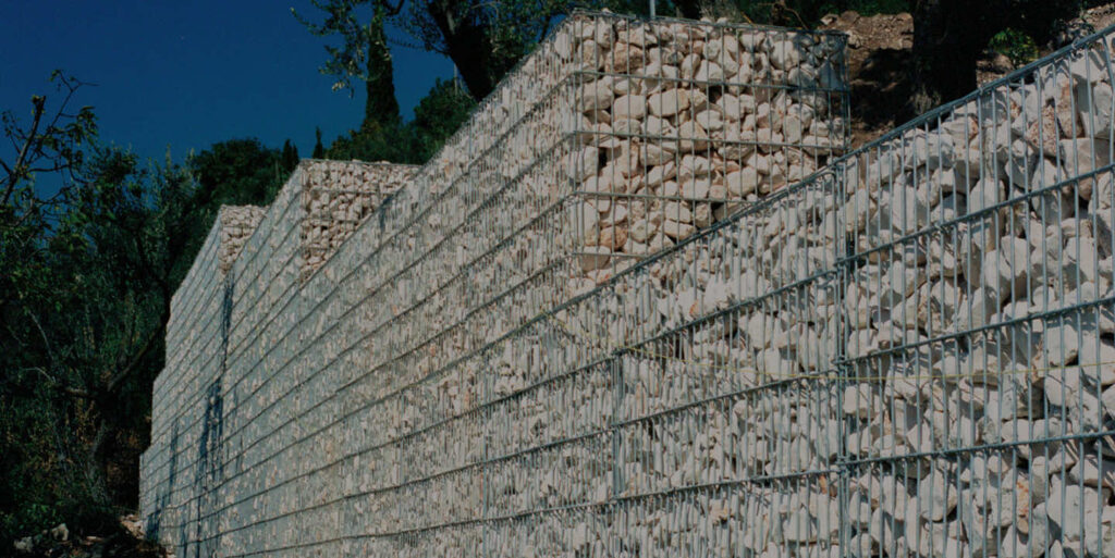 Come costruire un muro di recinzione in pietra con Quba Stone e Quba Slim di Bellamoli Granulati